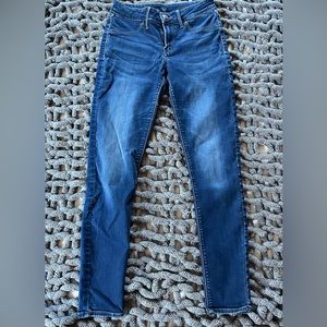 Non-ripped stretchy jeans